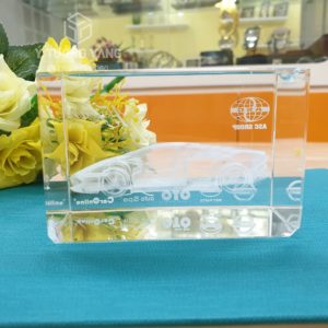 giá kỷ niệm chương pha lê