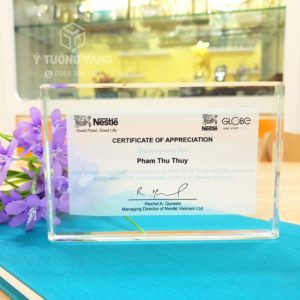 kỷ niệm chương pha lê hưng yên