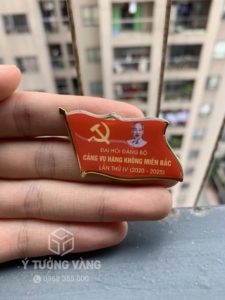 Huy hiệu cờ Đảng